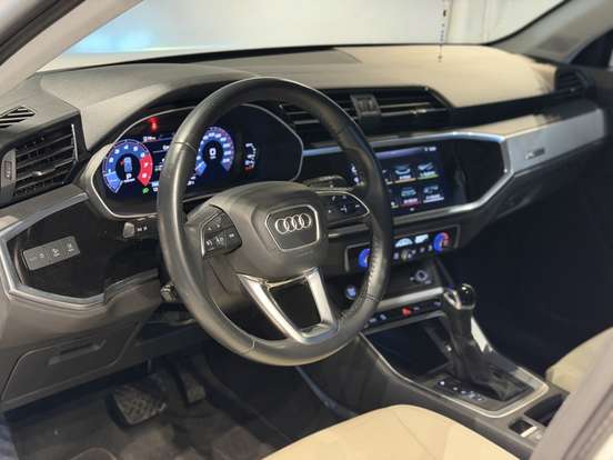 AUDI-Q3-2019
