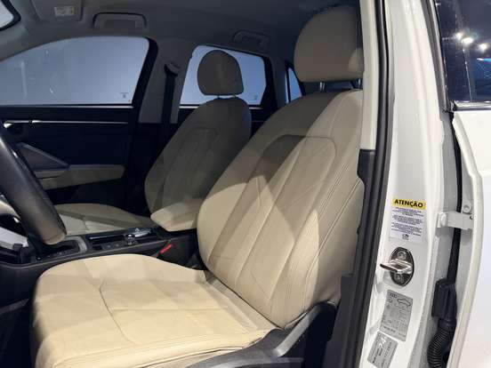 AUDI-Q3-2019