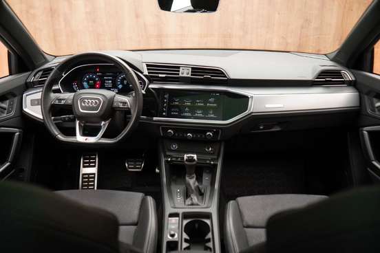 AUDI-Q3-2023