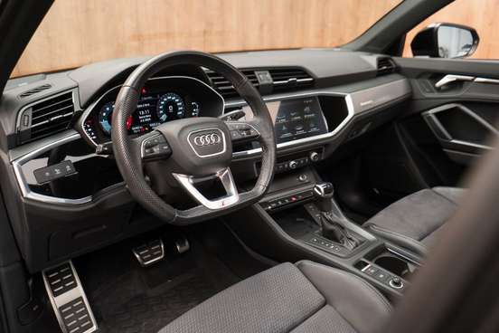 AUDI-Q3-2023