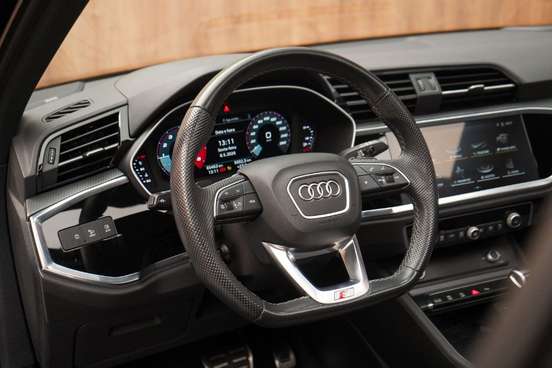 AUDI-Q3-2023