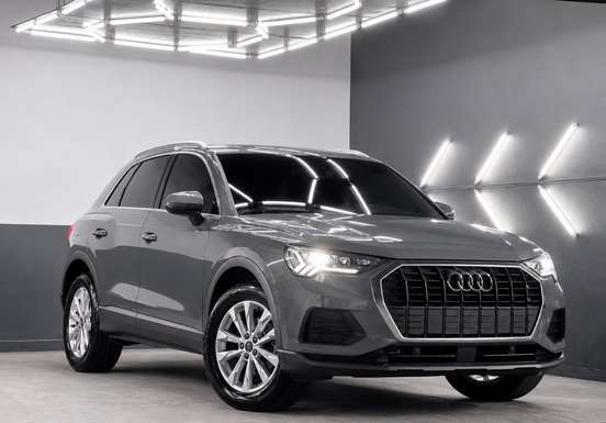 AUDI-Q3-2021