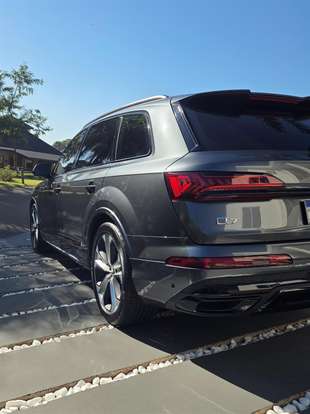 AUDI-Q7-2023