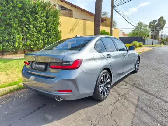 BMW-320i-2022