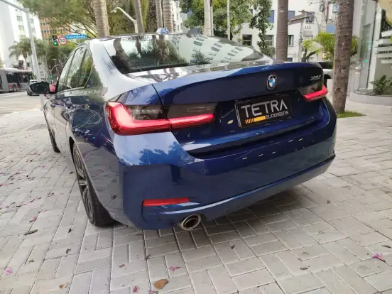 BMW-320i-2022