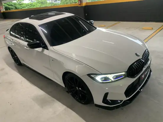 BMW-320i-2022