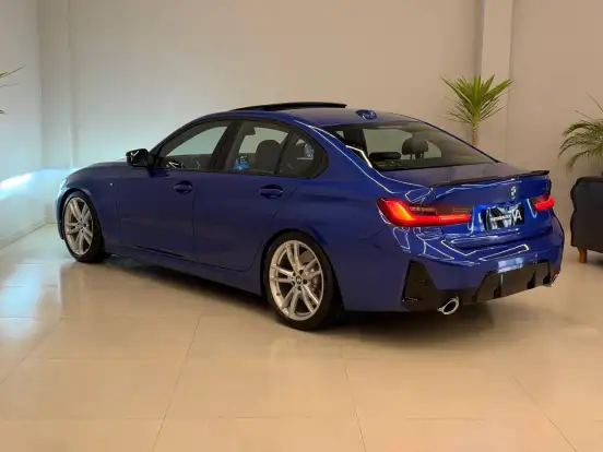 BMW-320i-2023