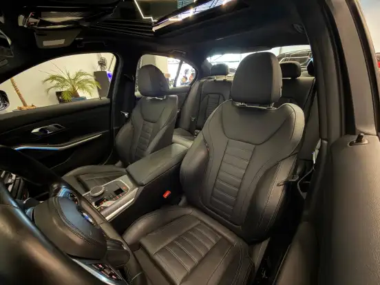 BMW-320i-2023