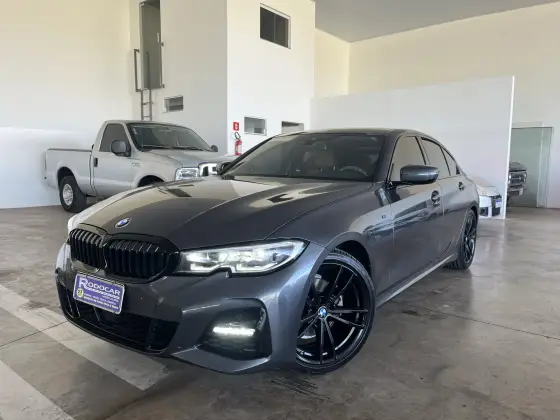 BMW 320i 2.0 16V TURBO FLEX M SPORT AUTOMÁTICO BMW 320i 2.0 16V TURBO FLEX M SPORT AUTOMÁTICO