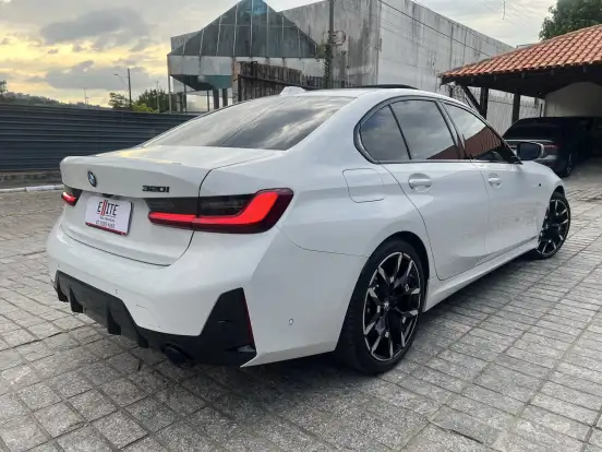 BMW-320i-2024