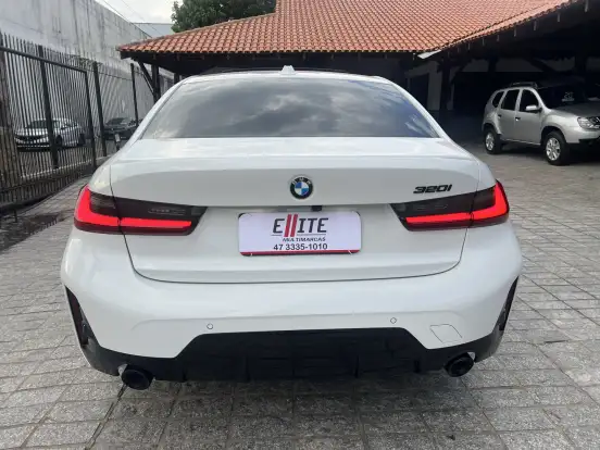 BMW-320i-2024