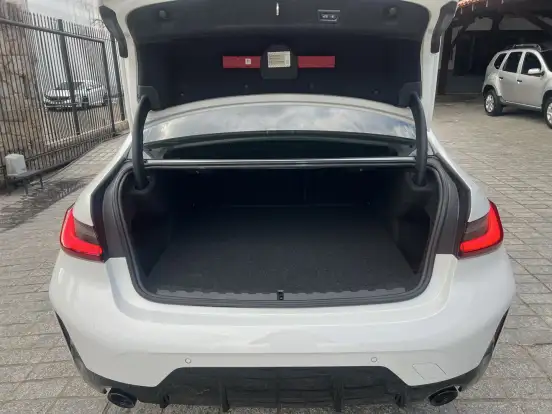 BMW-320i-2024