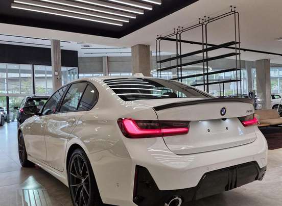 BMW-320i-2024