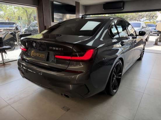 BMW-320i-2022