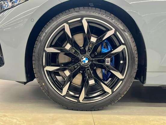 BMW-320i-2026
