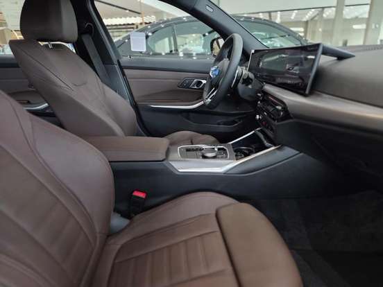 BMW-320i-2026