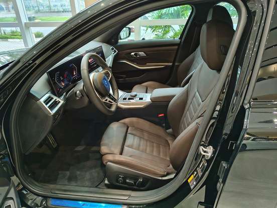 BMW-330e-2025