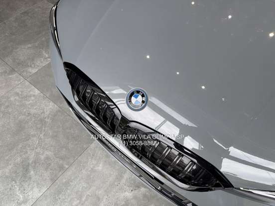 BMW-330e-2025