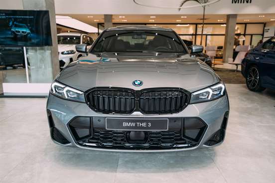 BMW-330e-2025