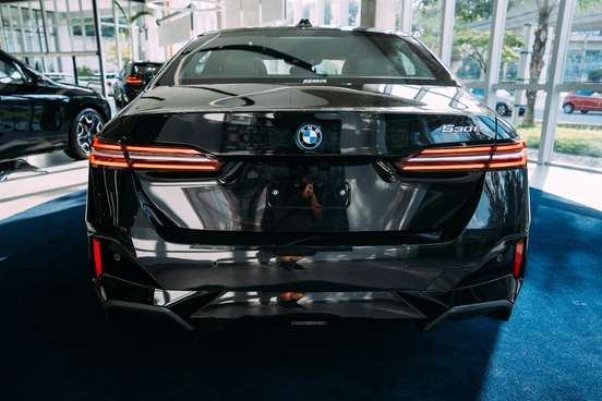 BMW-530e-2024