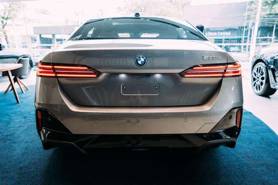 BMW-530e-2024