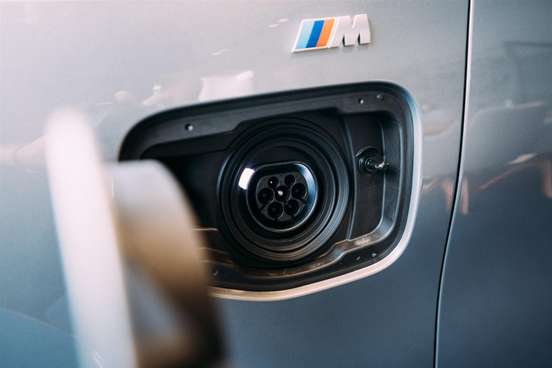 BMW-530e-2024
