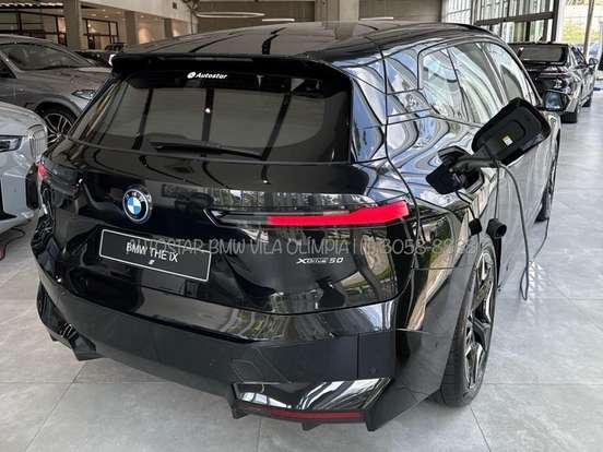 BMW-iX-2024