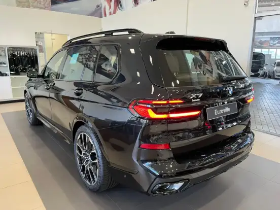 BMW-X7-2025