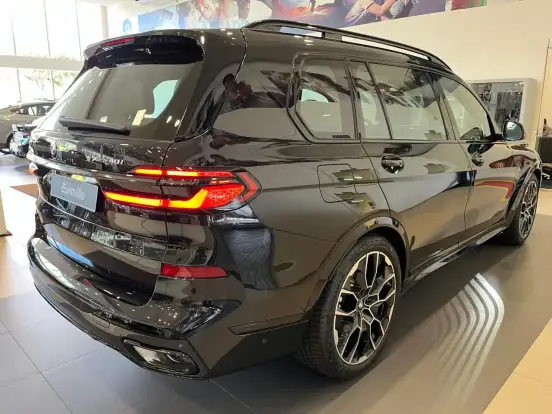 BMW-X7-2025