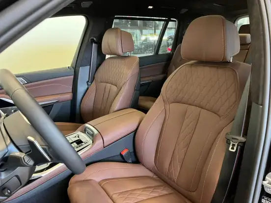 BMW-X7-2025