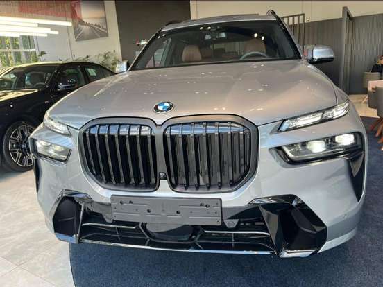 BMW-X7-2025