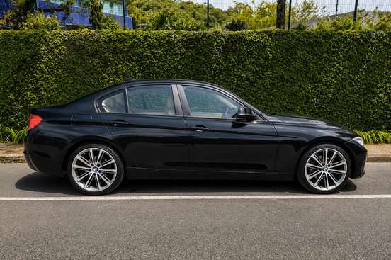 BMW-320i-2015