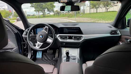 BMW-320i-2022