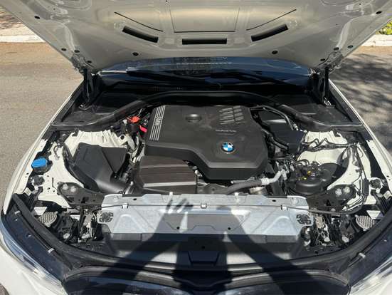 BMW-320i-2020