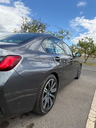 BMW-320i-2021