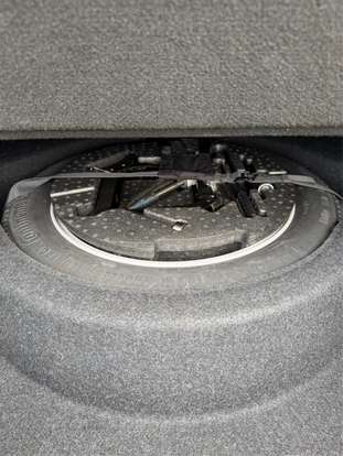 BMW-320i-2021