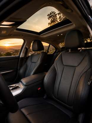 BMW-320i-2019