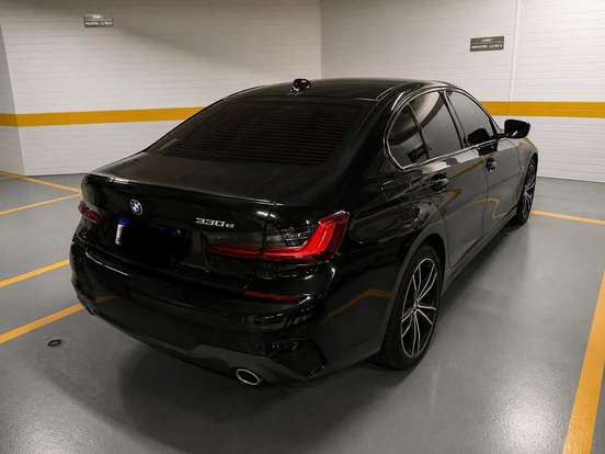 BMW-330e-2021