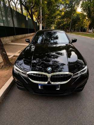 BMW-330e-2021