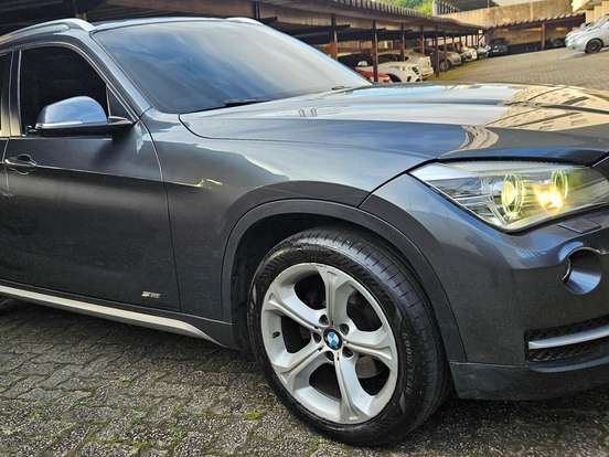 BMW-X1-2.0 16V TURBO GASOLINA SDRIVE20I 4P AUTOMÁTICO BMW-X1-2013
