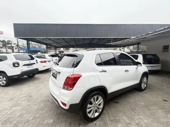 CHEVROLET-TRACKER-2017