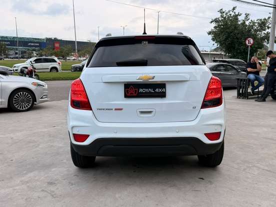 CHEVROLET-TRACKER-2017