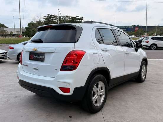 CHEVROLET-TRACKER-2017