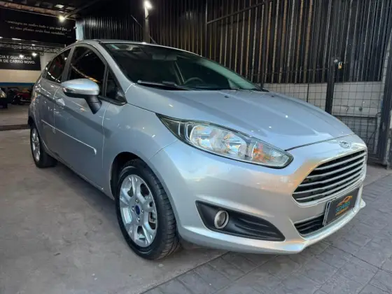 FORD FIESTA 1.6 SE HATCH 16V FLEX 4P POWERSHIFT FORD FIESTA 1.6 SE HATCH 16V FLEX 4P POWERSHIFT