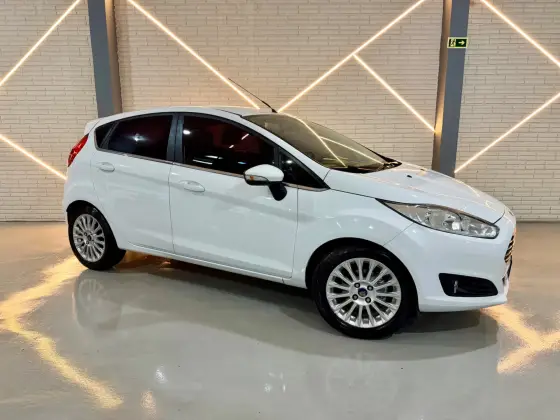 FORD FIESTA 1.6 TITANIUM HATCH 16V FLEX 4P AUTOMÁTICO FORD FIESTA 1.6 TITANIUM HATCH 16V FLEX 4P AUTOMÁTICO