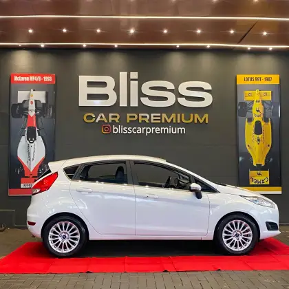 FORD FIESTA 1.6 TITANIUM PLUS HATCH 16V FLEX 4P POWERSHIFT FORD FIESTA 1.6 TITANIUM PLUS HATCH 16V FLEX 4P POWERSHIFT