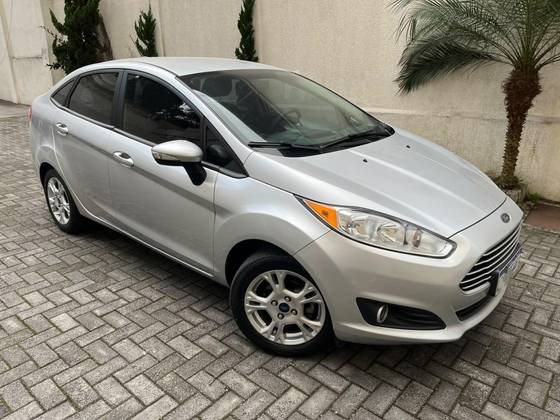 FORD FIESTA 1.6 SE SEDAN 16V FLEX 4P POWERSHIFT