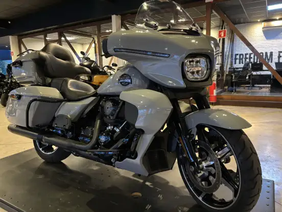 HARLEY-DAVIDSON-STREET GLIDE ULTRA-2025