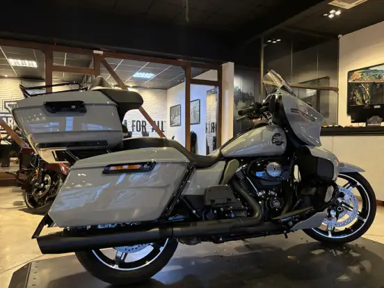 HARLEY-DAVIDSON-STREET GLIDE ULTRA-2025
