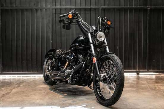 HARLEY-DAVIDSON-SOFTAIL BLACKLINE-2012